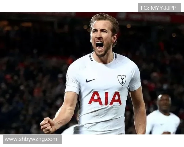 足球明星前锋的忠诚之路与无悔选择的背后故事